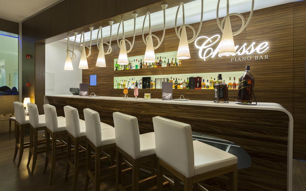 La Cigale Tabarka Hotel Exterior foto Chase Lounge at San Francisco International Airport